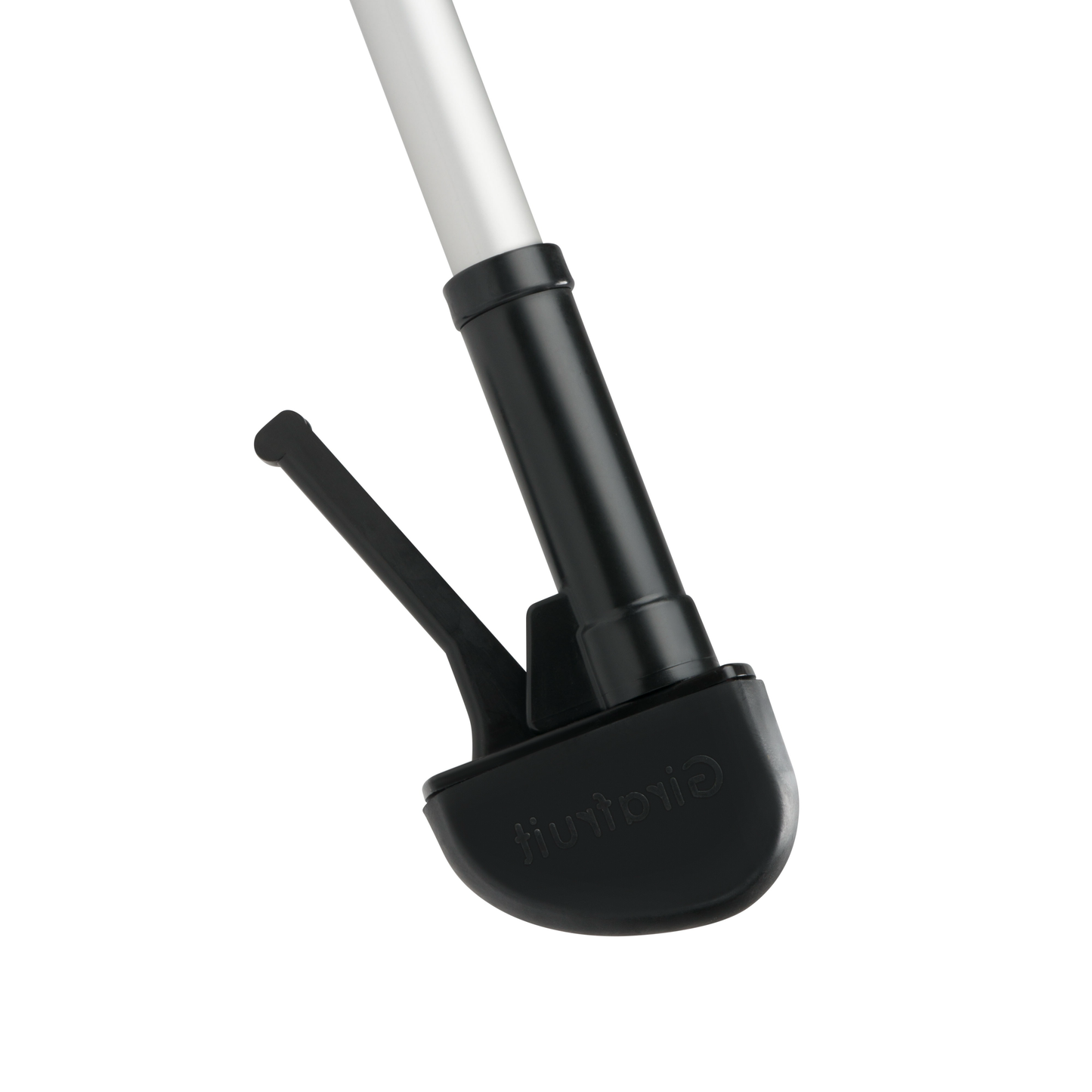 La poignée du cueille-fruit permet de refermer les raquettes sur le fruit, tandis qu’une simple rotation du manche fait pivoter la tête pour vérifier sa maturité avant la cueillette.